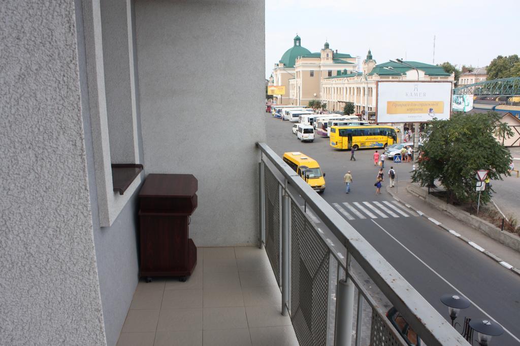 Suite On Railway Station Ivano Frankivsk Ruang foto